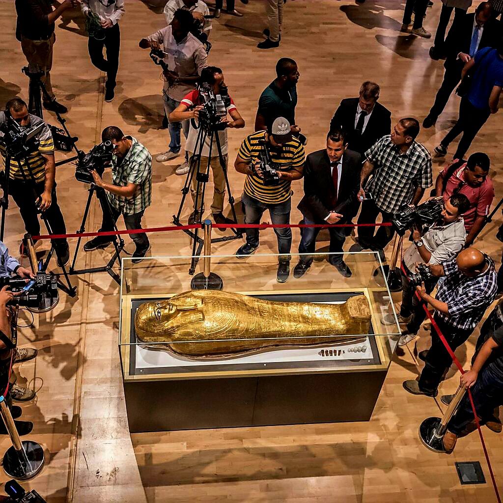 Civilizaciones - EL SARCÓFAGO DORADO DE NEDJEMANKH SACERDOTE DEL DIOS ...