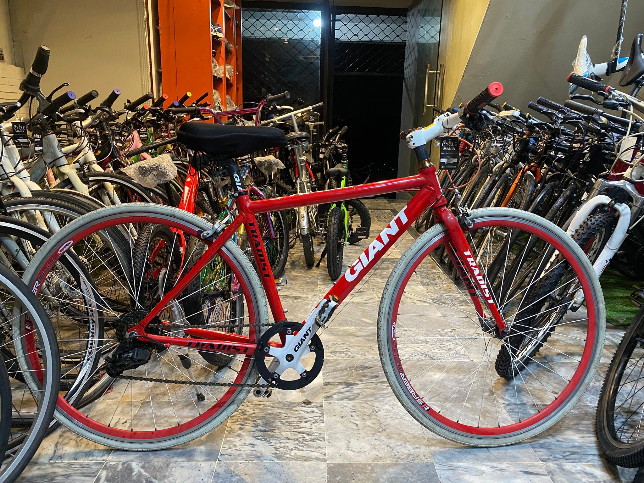 Giant Tradist hybrid bike - taiwan brand - aluminium frame - 19 