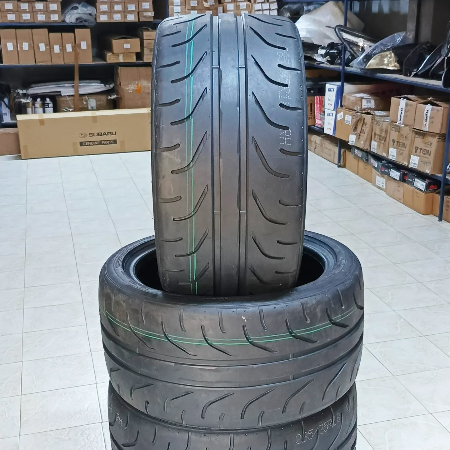 285/35/18 VITOUR Racing tire. Tempesta Enzo V-01R. Price 150k 