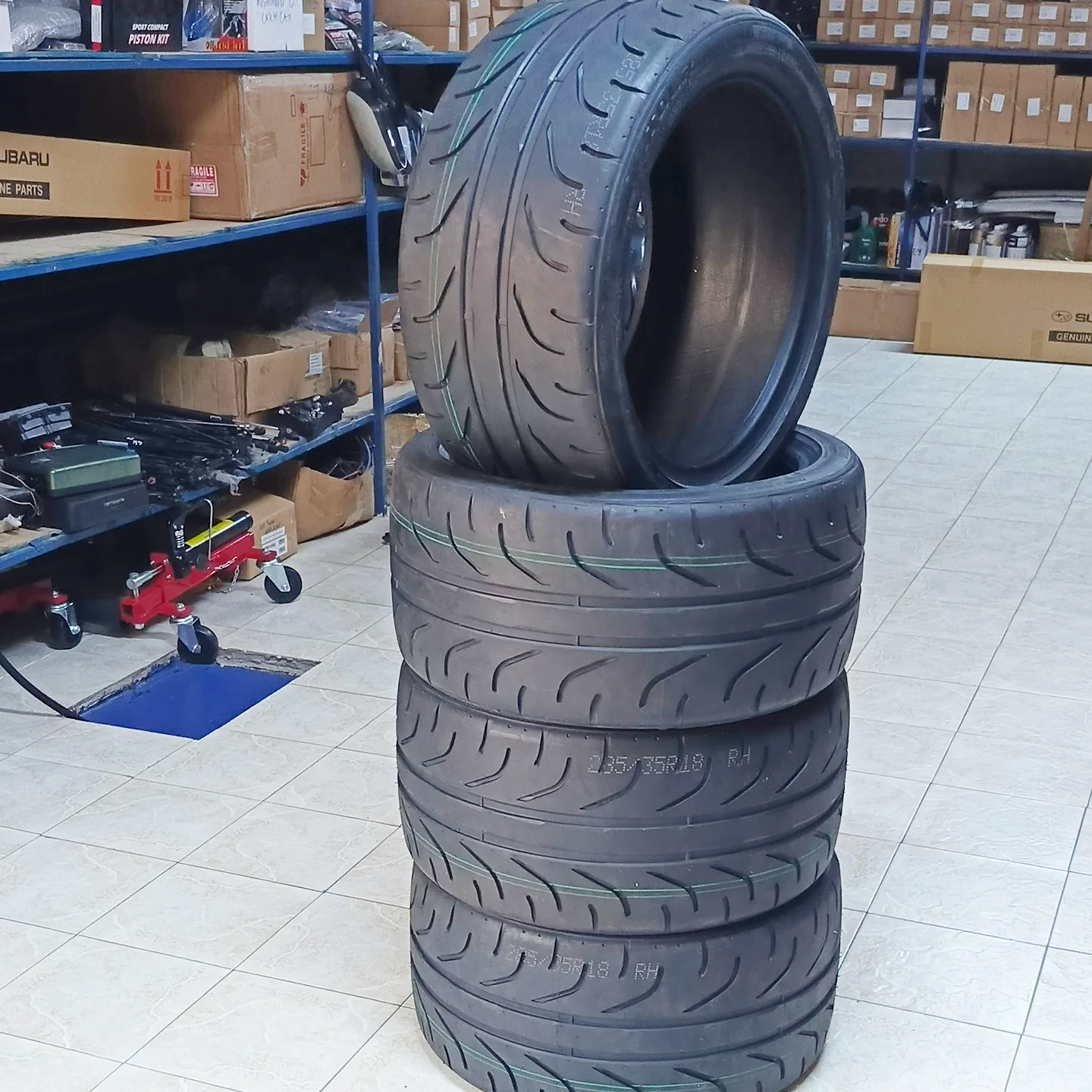285/35/18 VITOUR Racing tire. Tempesta Enzo V-01R. Price 150k 
