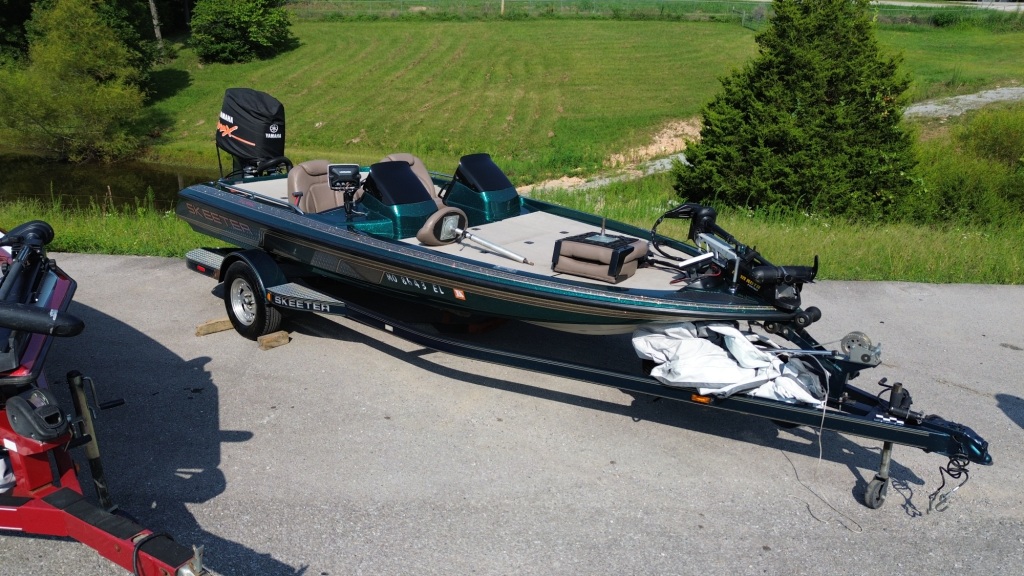 This 1998 Skeeter ZX185 is an exceptionally clean bass boat that