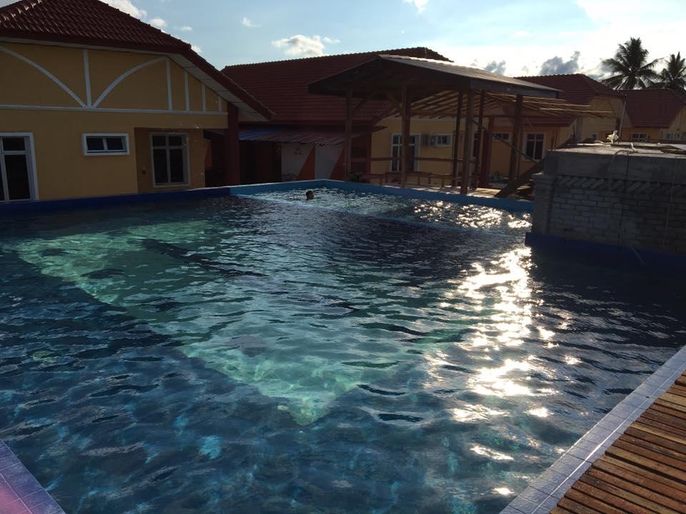 Kolam Renang Kami Di Layaran Chalet Raja Dagang Resort Facebook