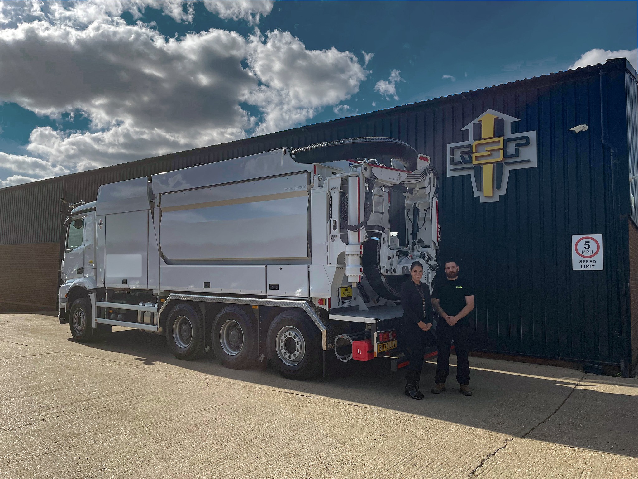 rsp-uk-truck-number-nine-handed-over-to-jaw-hire-jaw-facebook
