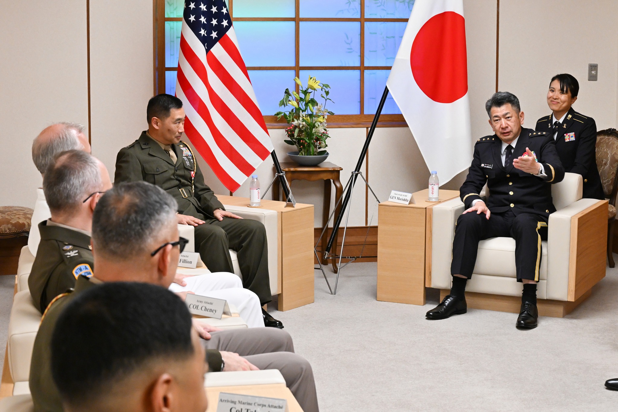 🇺🇸🇯🇵6月18日、在日米国大使館付海兵隊武官リー中佐に対し、旭日