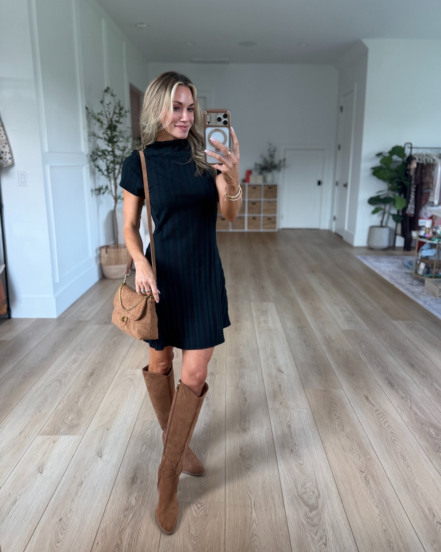 This Target dress is so classy and comfortable! It's a knit material so perfect for fall! I'm 5/2 for reference wearing an xs!