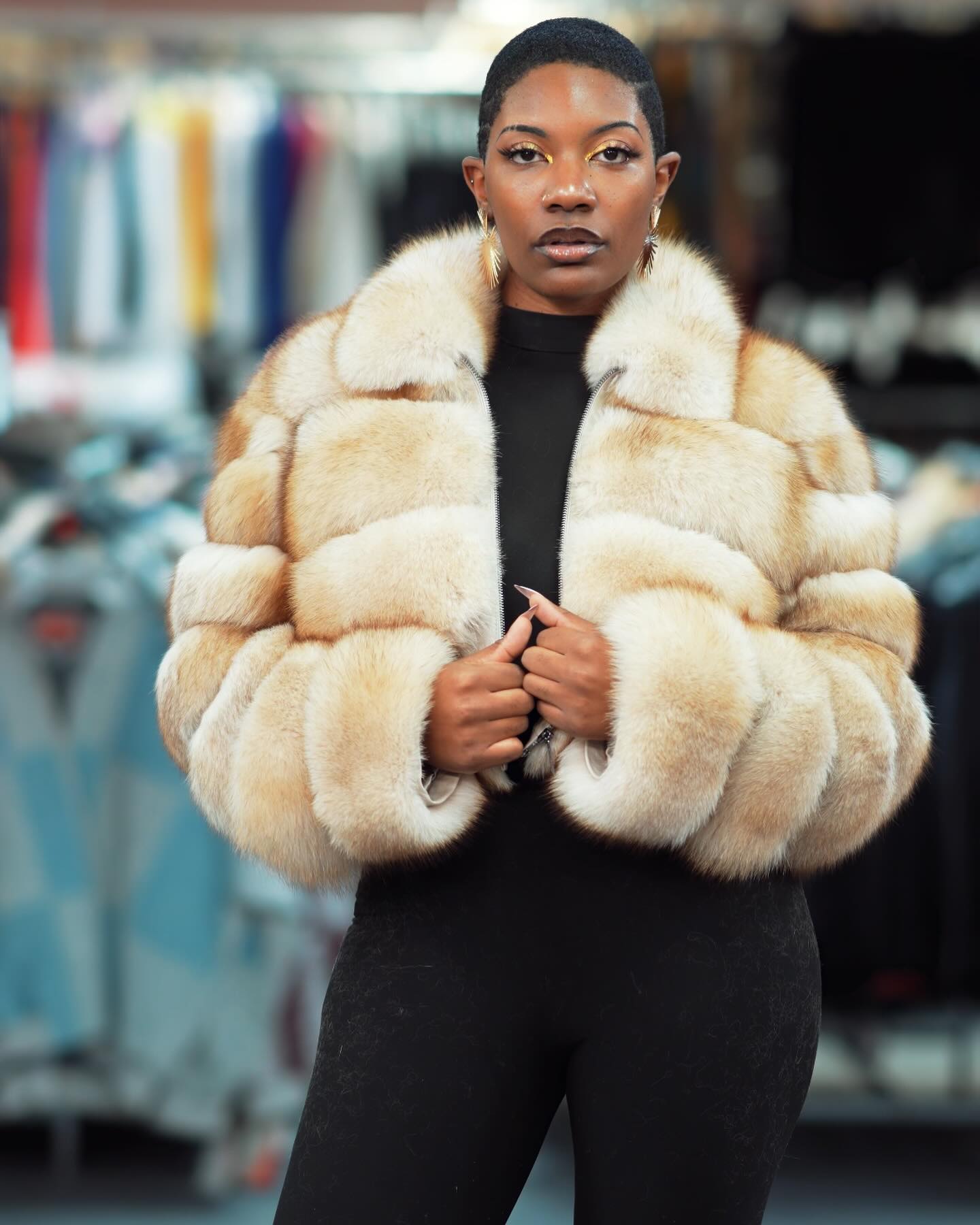 Luxury meets versatility in our Thick Fox Fur Jacket—a masterpiece 
