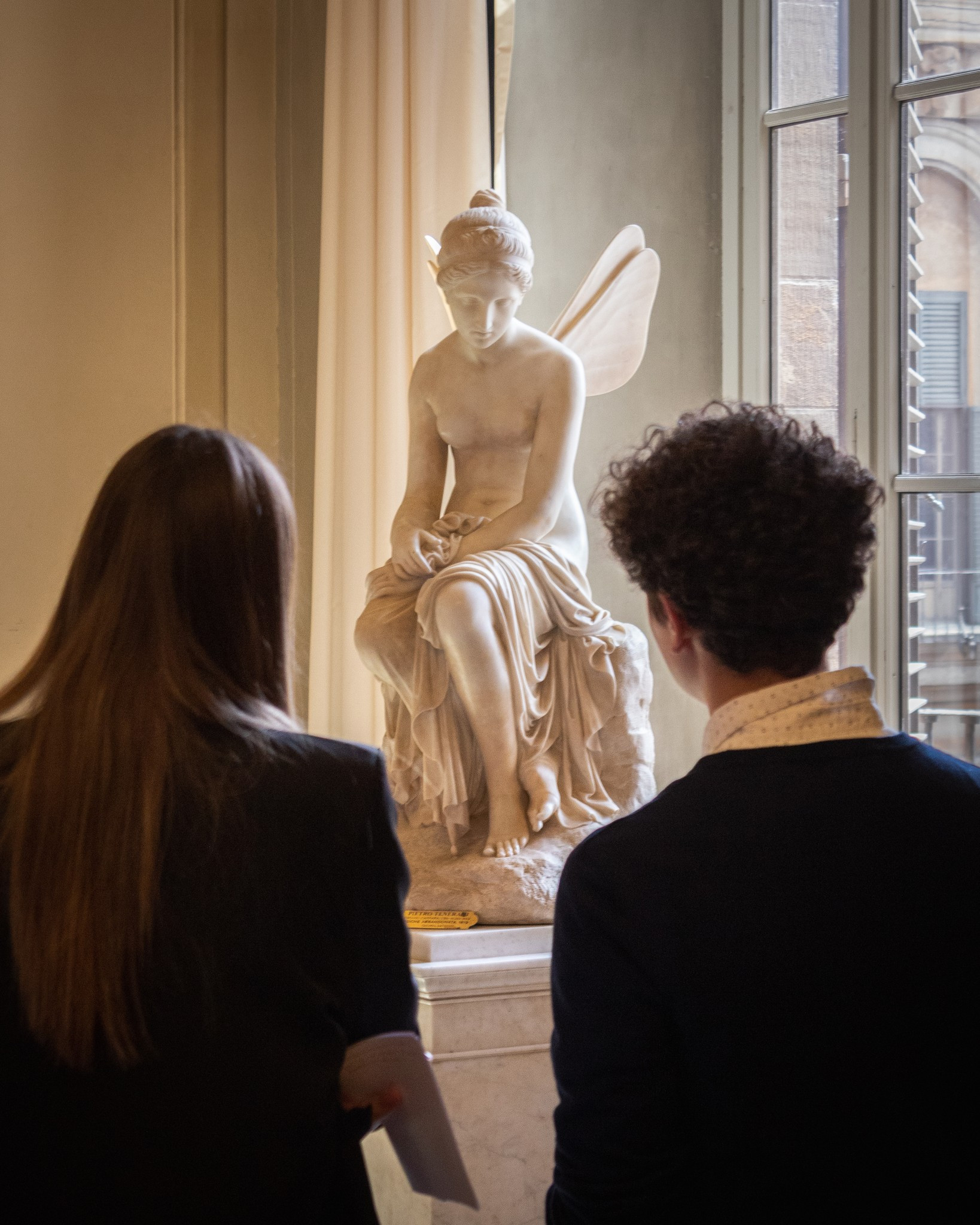gallerie-degli-uffizi-chi-questa-sensuale-fanciulla-sontuosamente