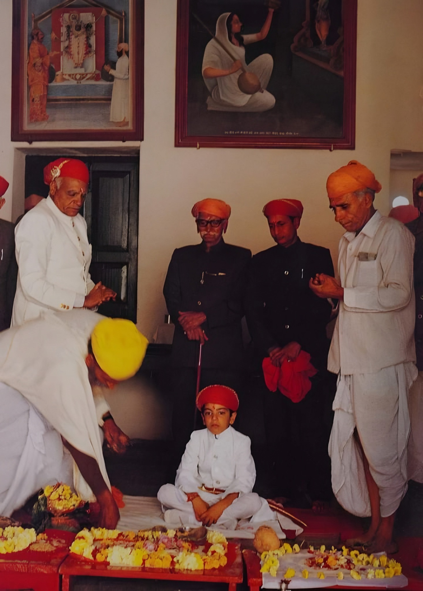 RAJPUT - लक्ष्यराज सिंह जी मेवाड़ (बचपन का फोटो जिसमें जन्मदिन पर ...