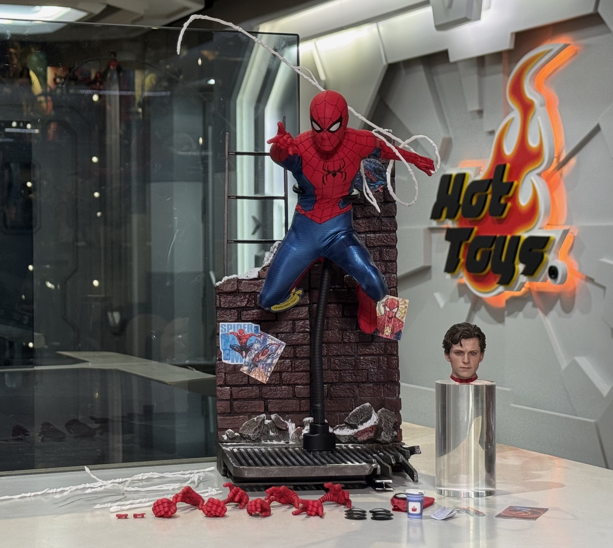 offLINE Zine MICHAEL LAU ISSUE 訂製號$88 現已於Hot Toys Secret