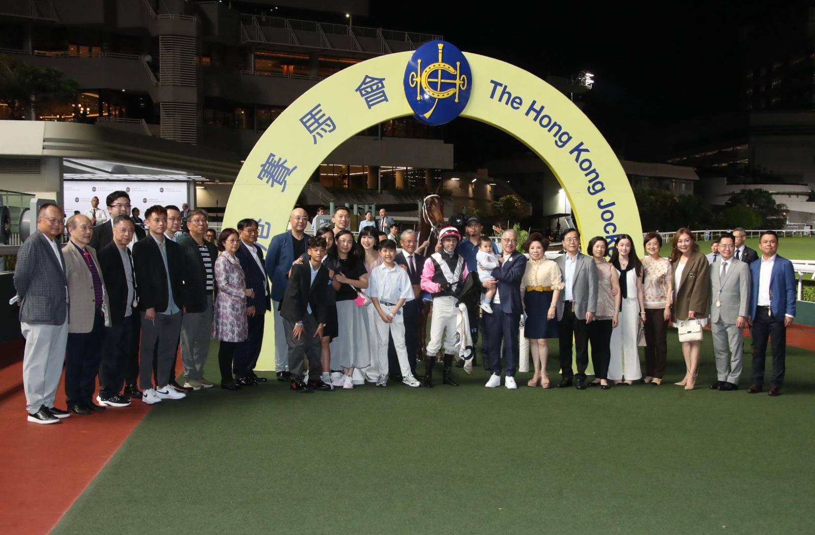 新報馬經 HKDN Racing - 【潘明輝與大師傅的分別】梁定華馬房 我曾經說過我不會鑽牛角尖去論馬，但當大眾都在賞識一眾見習騎師的同時 ...