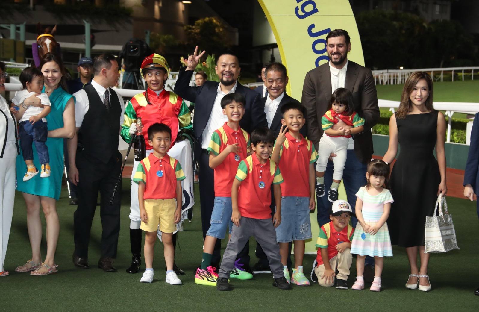 新報馬經 HKDN Racing - 【潘明輝與大師傅的分別】梁定華馬房 我曾經說過我不會鑽牛角尖去論馬，但當大眾都在賞識一眾見習騎師的同時 ...
