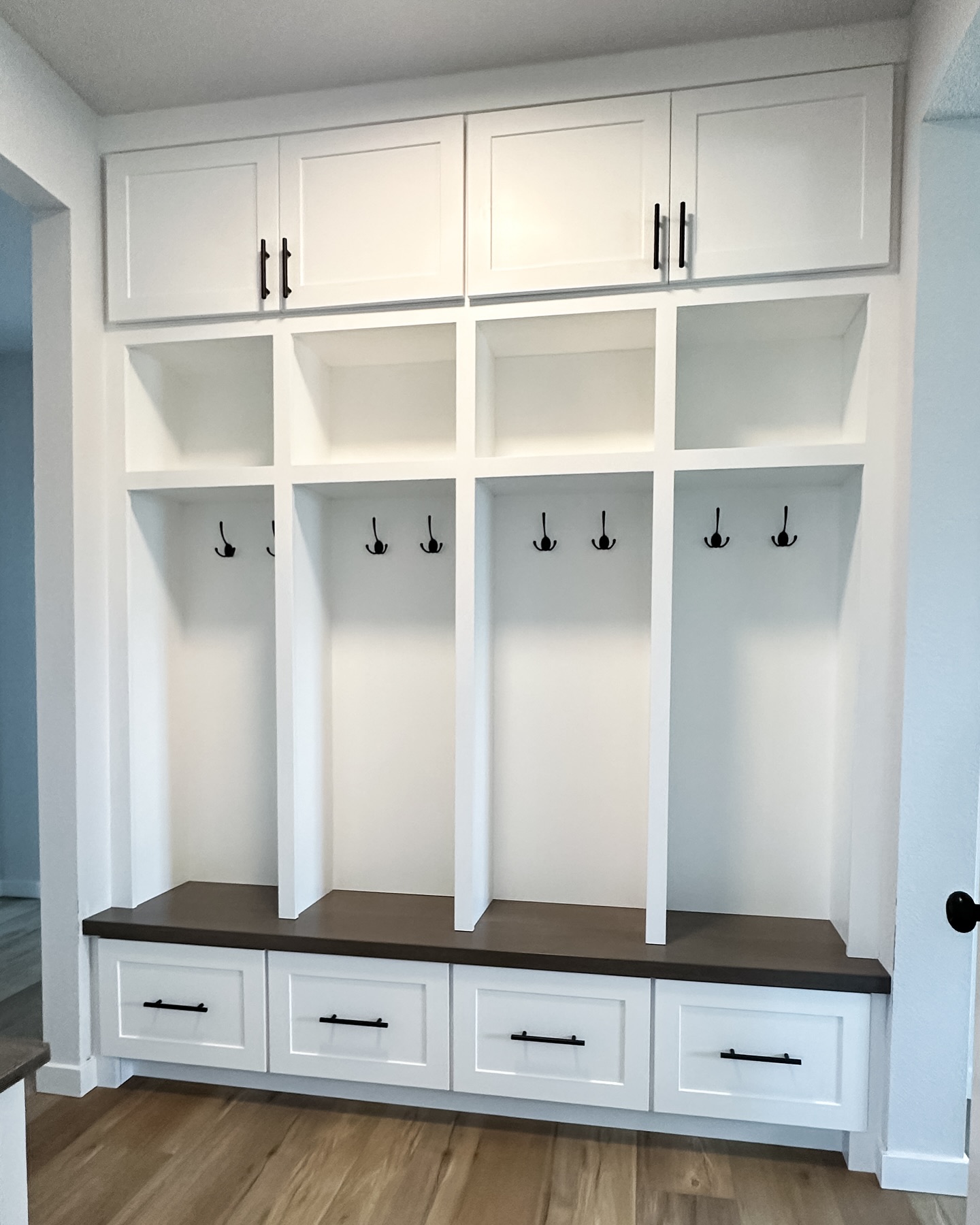 Labrador - 🌟 Custom built-in lockers 🌟 Just finished up these gorgeous ...