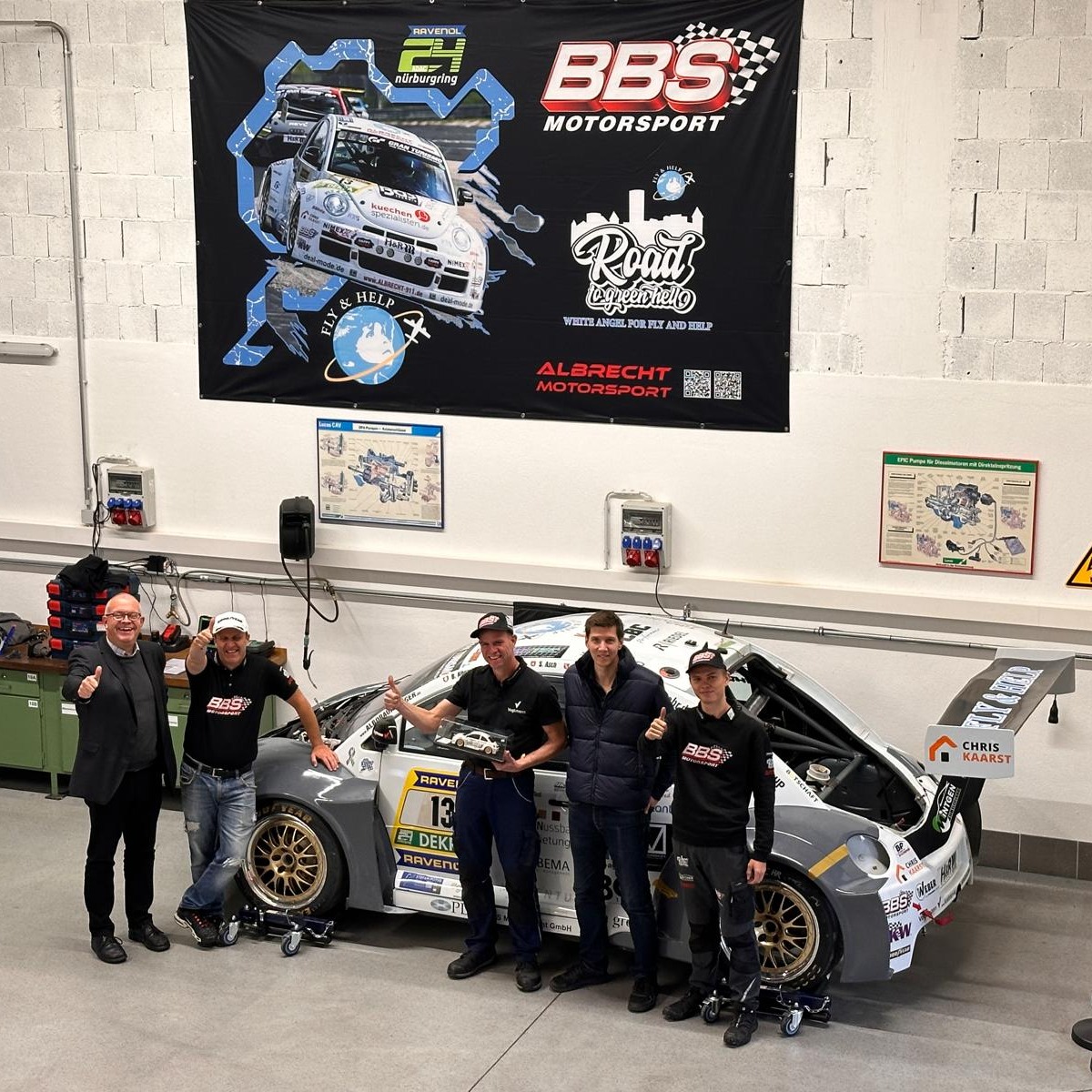 Besuch des Teamchefs beim... - White Angel for Fly and Help