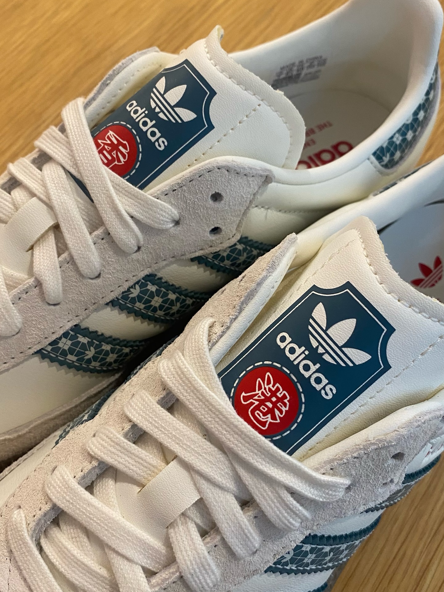 香港限定☆ SAMBA OG箱付新品26cm☆アディダス香港 complexSNEAKERS: @adidasOriginals 全新推出之香港限定系列Samba OG
