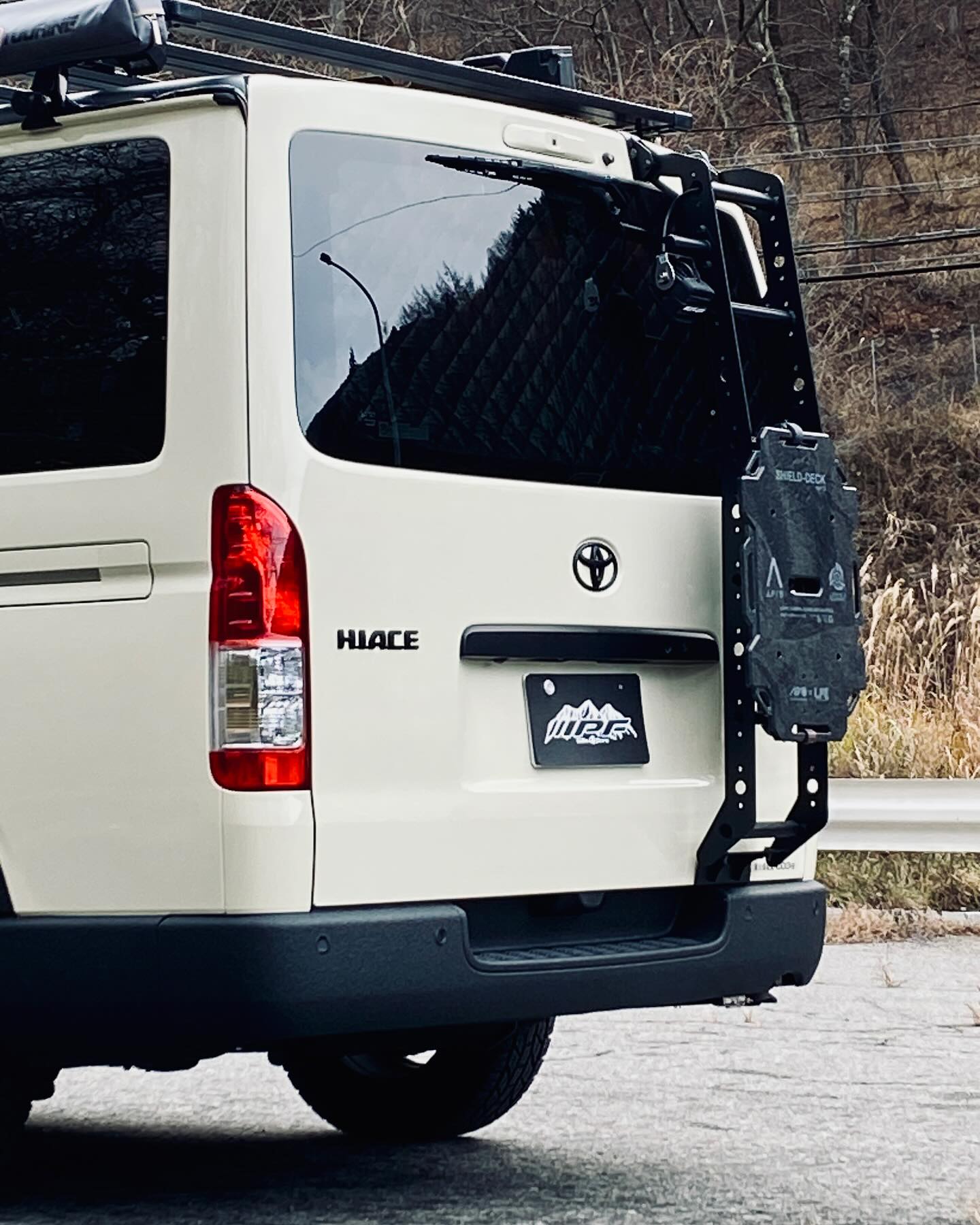 ENJOY HIACE LIFE . ハイエース用 EXPリアラダー（EXL-03）は 拡張性の 