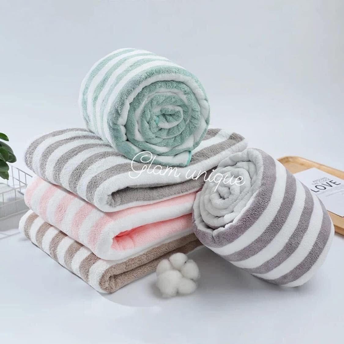 ICON COLLECTION 4-Pack Premium Beach Towels, 36"x72", 100% Cotton Ring Spun, 500 GSM, Lightweight & Quick-Drying - Red