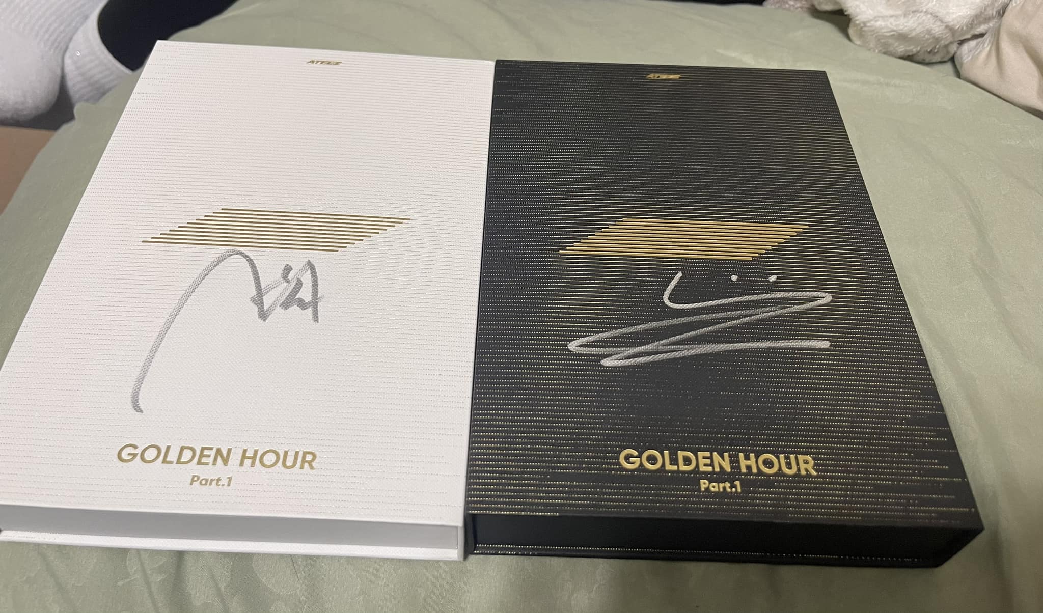 ATEEZ fan shares Wooyoung signature and photocard