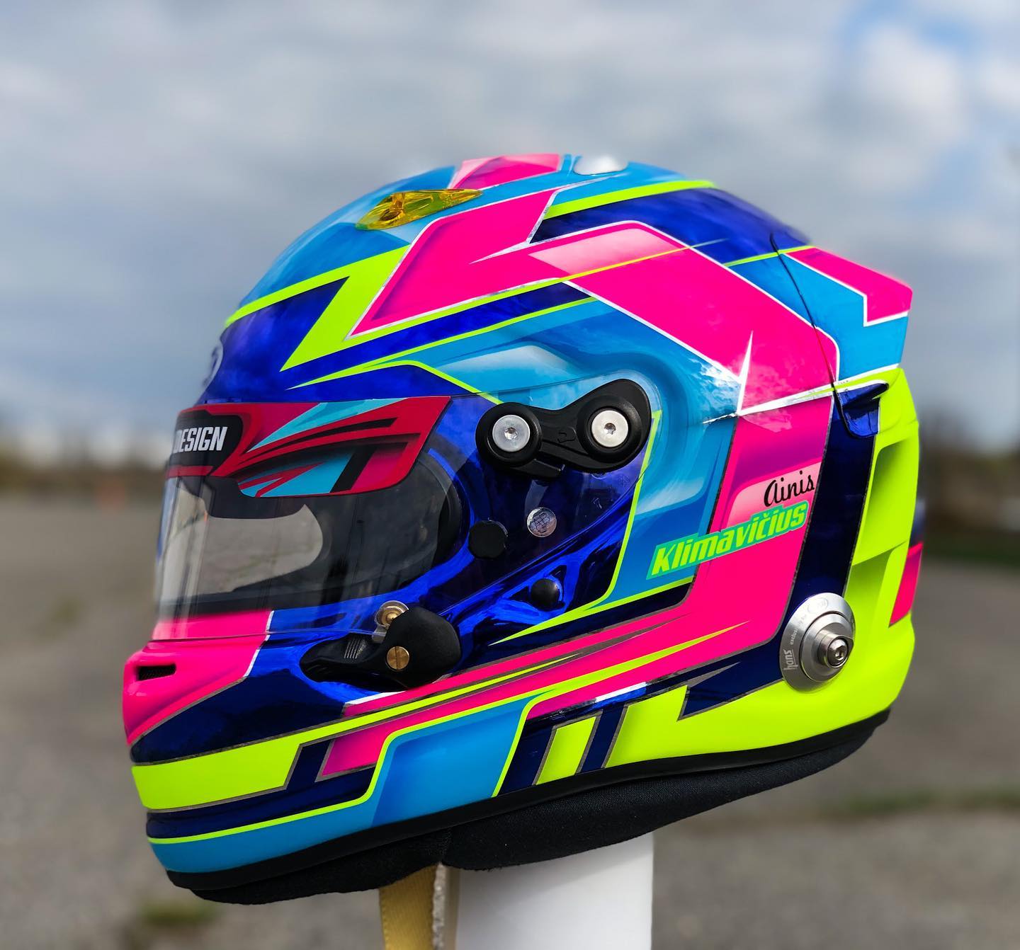 arai gp-6s airbrushed helmet with chrome base Racing The single intake/single exhaust vents provide excellent ventilation performance The chrome design of the