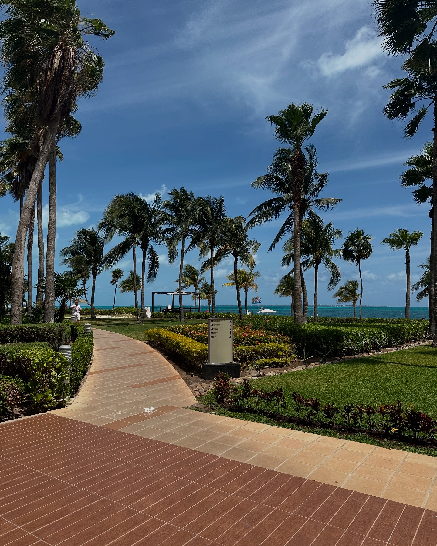 Kassi Jayde Kassi Jayde added a new photo — at Cancún,...