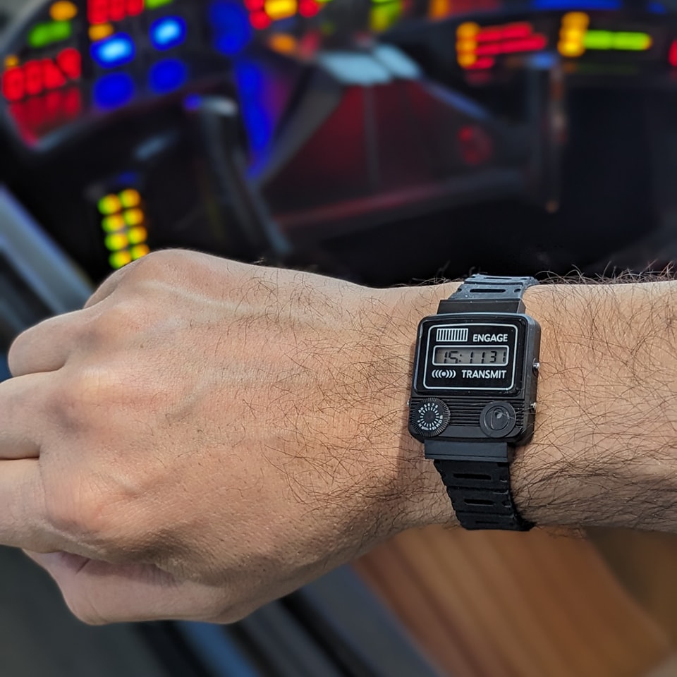 Hier sieht man die Comlink Uhr wie sie bei Knight Rider zu sehen war ...