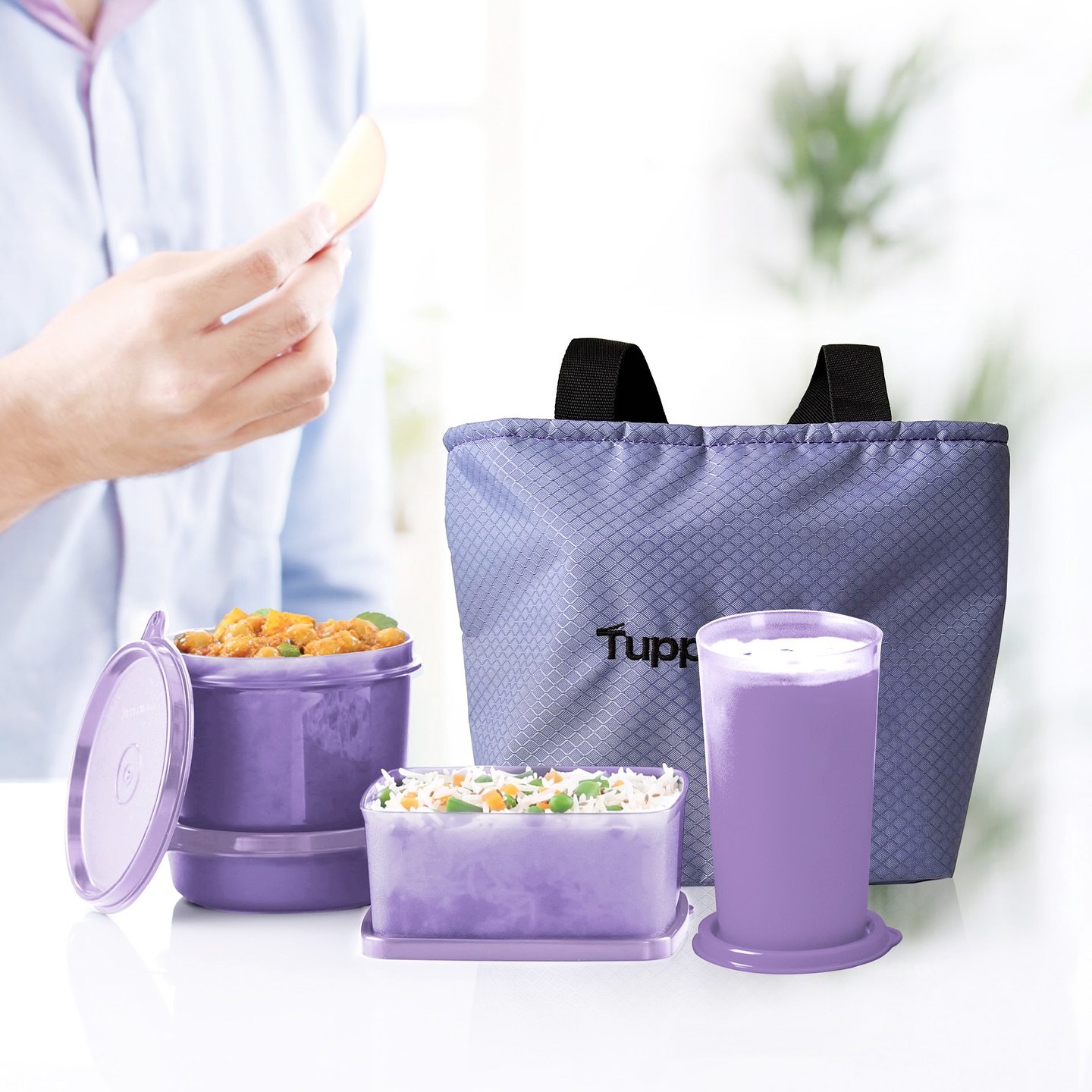 Fresh. Stylish. On-the-Go✨ Say hello to hassle-free lunches with the Tupperware Sorbet Sunset Lunch Set—your perfect mealtime companion wherever you go! ✨ 4 stackable containers ✨ Compact lunch bag ✨ Durable &