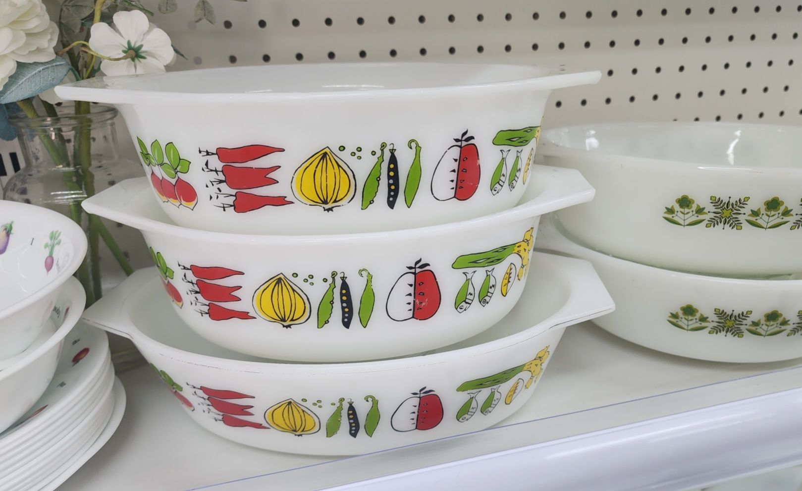 The image shows vintage JAJ Pyrex 