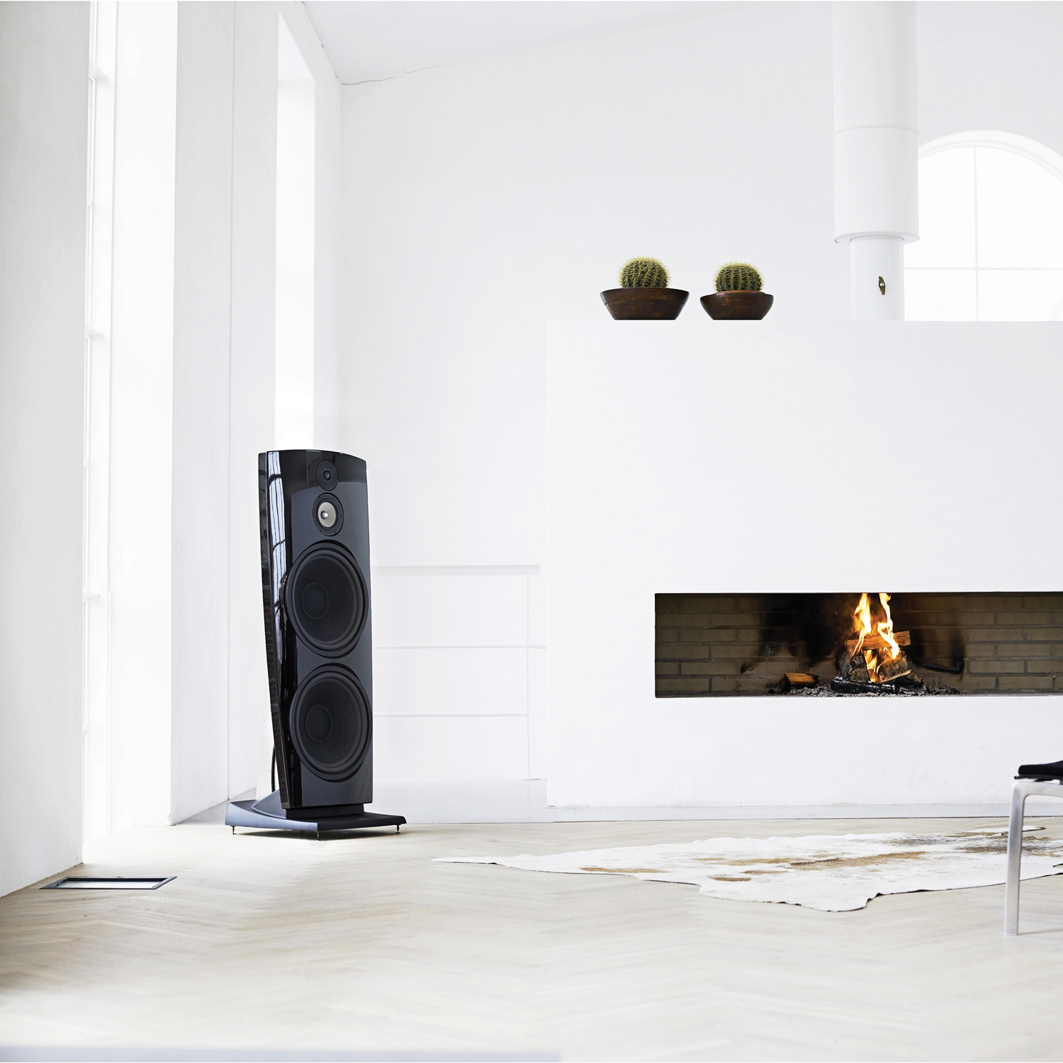 Jamo - The Jamo R909 reimagined what a speaker could be—an... | Facebook