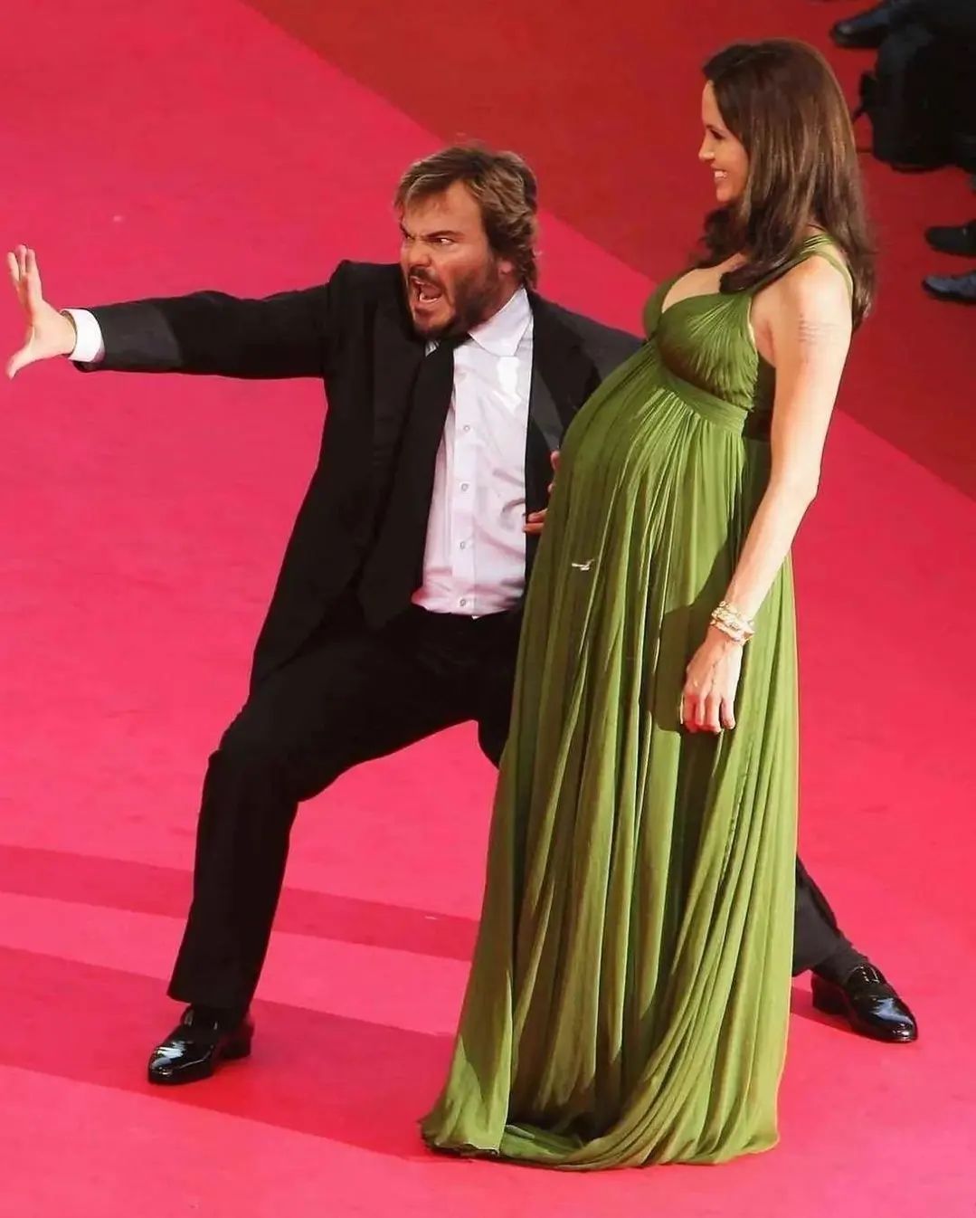 angelina jolie pregnant green dress Never forget when Jack Black supported through her pregnancy during the Kung Fu Panda press tour ❤ Palazzo Salwar