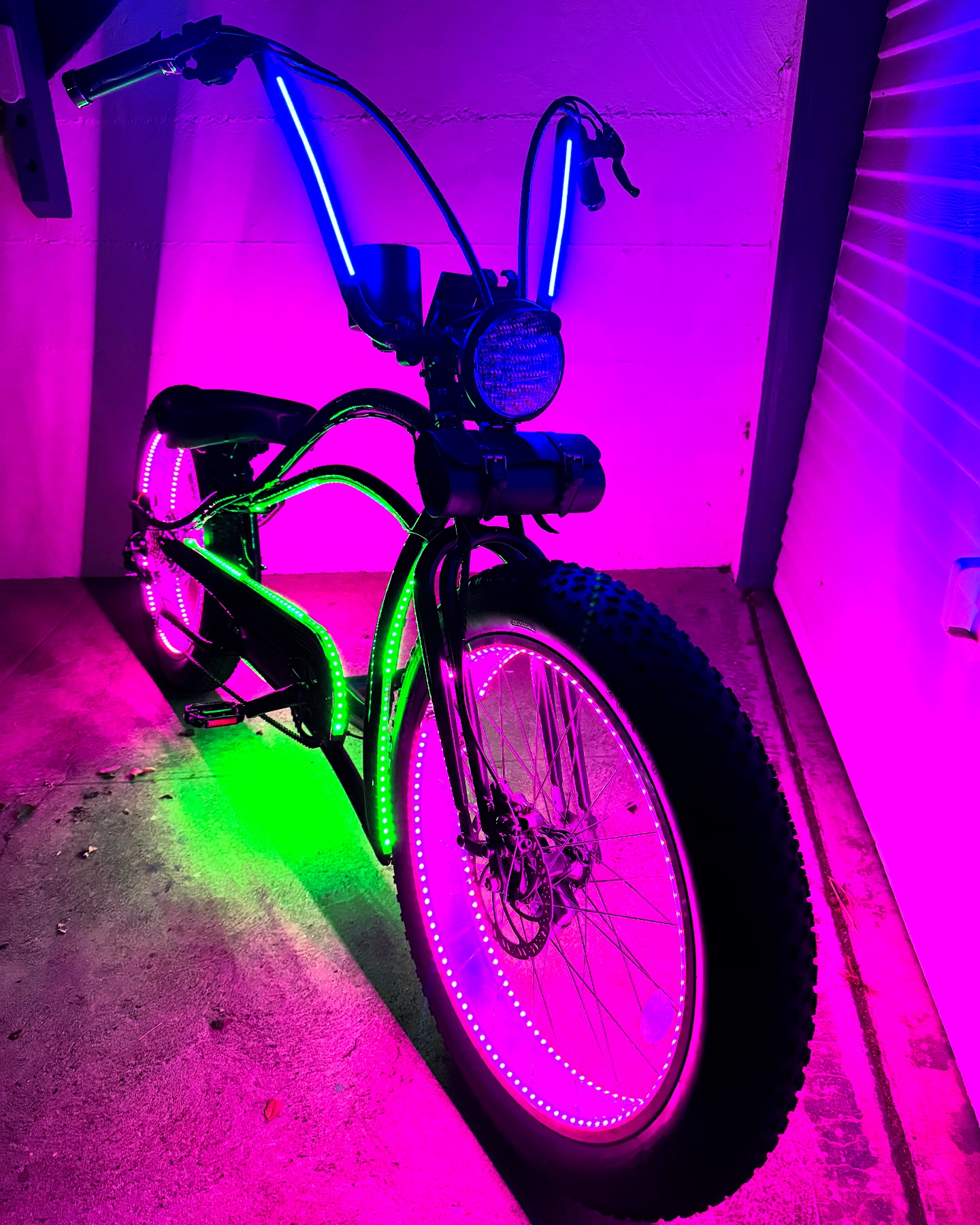 bicycle helmets motorcycle Bike Helmet with USB Rechargeable Lights and ventilation For The Love Of Color (Shell/Facemask):Matte Black/Black Education