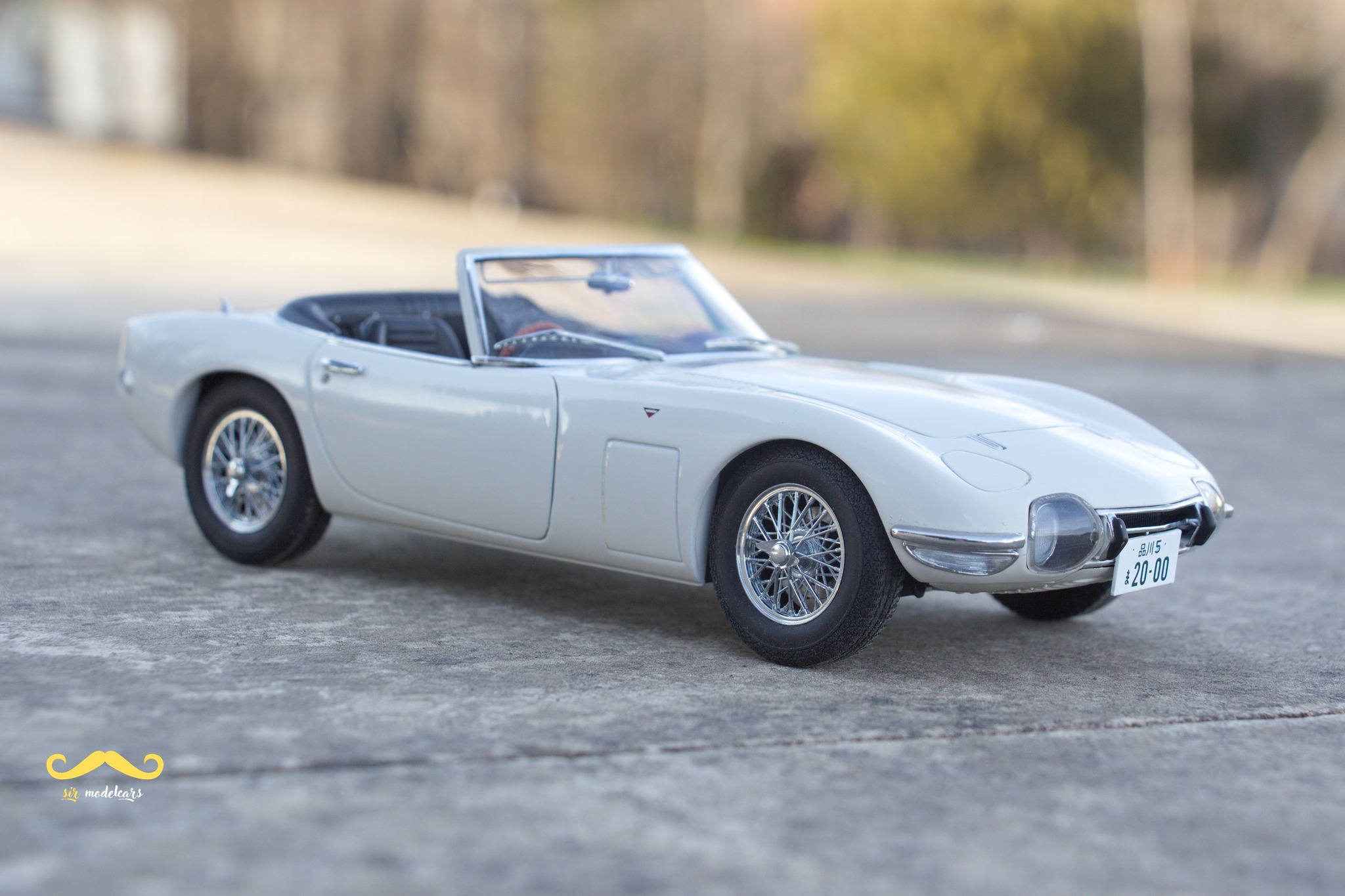 Toyota 2000GT Roadster in 1:18 scale by Autoart