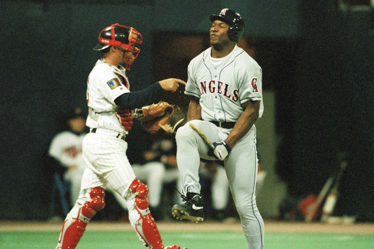 Bo Jackson snapping a bat over his knee... - Baseball In Pics | Facebook