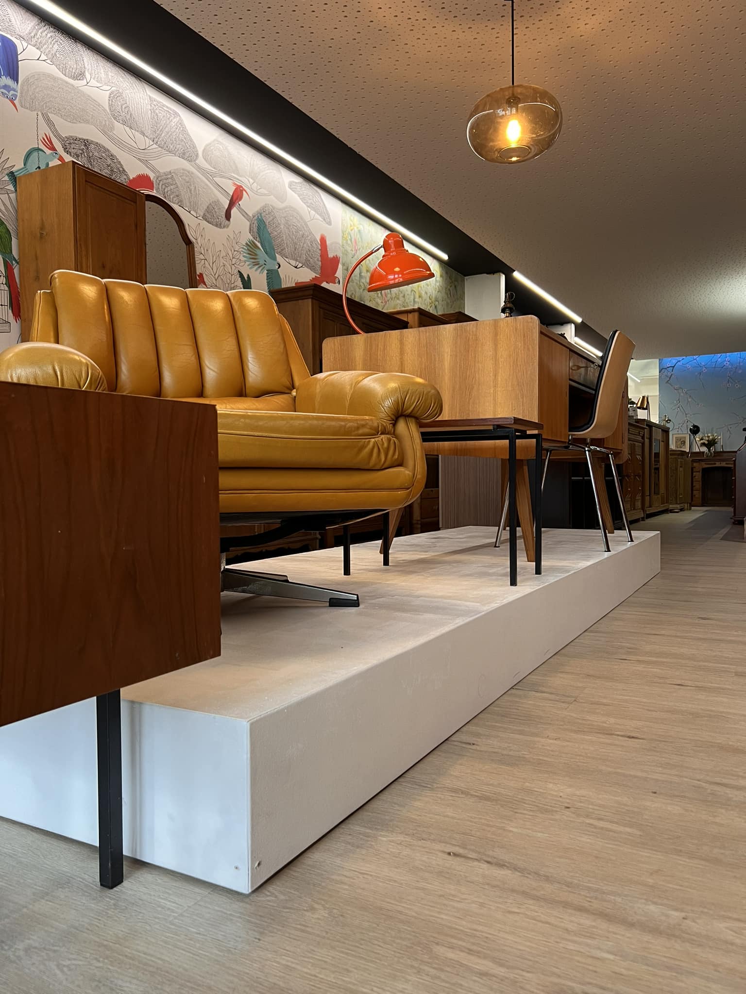 bocholt möbel MoNaMo - Nostalgie Jeden Samstag 10:00 bis 19:00 Uhr geöffnet. Sachsenstr 1 in Kommode | Tische | Stühle | Sofas | Anrichten | MiD Century | Vintage | DiY | Antik | Massiv | Vollholz Hochschrank aus massivem Eichenholz