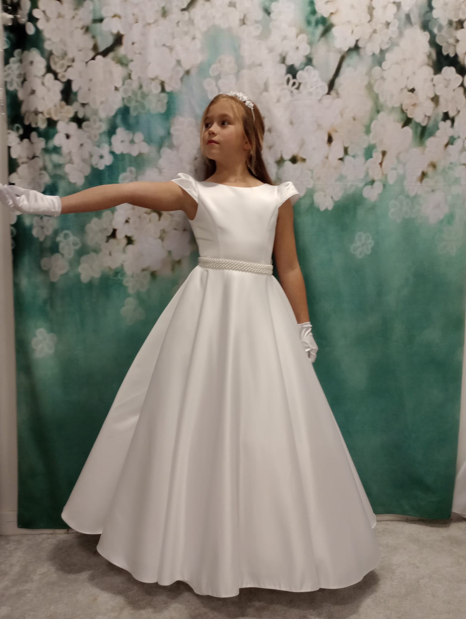 🤍🕊️✨First communion 2025 bespoke dress design based in Cambuslang Glasgow ✨🕊️🤍 🤍🕊️All of our beautiful Katie scarlett fashion designs dresses are bespoke & custom made 🪡 ✨ creating the perfect dress for