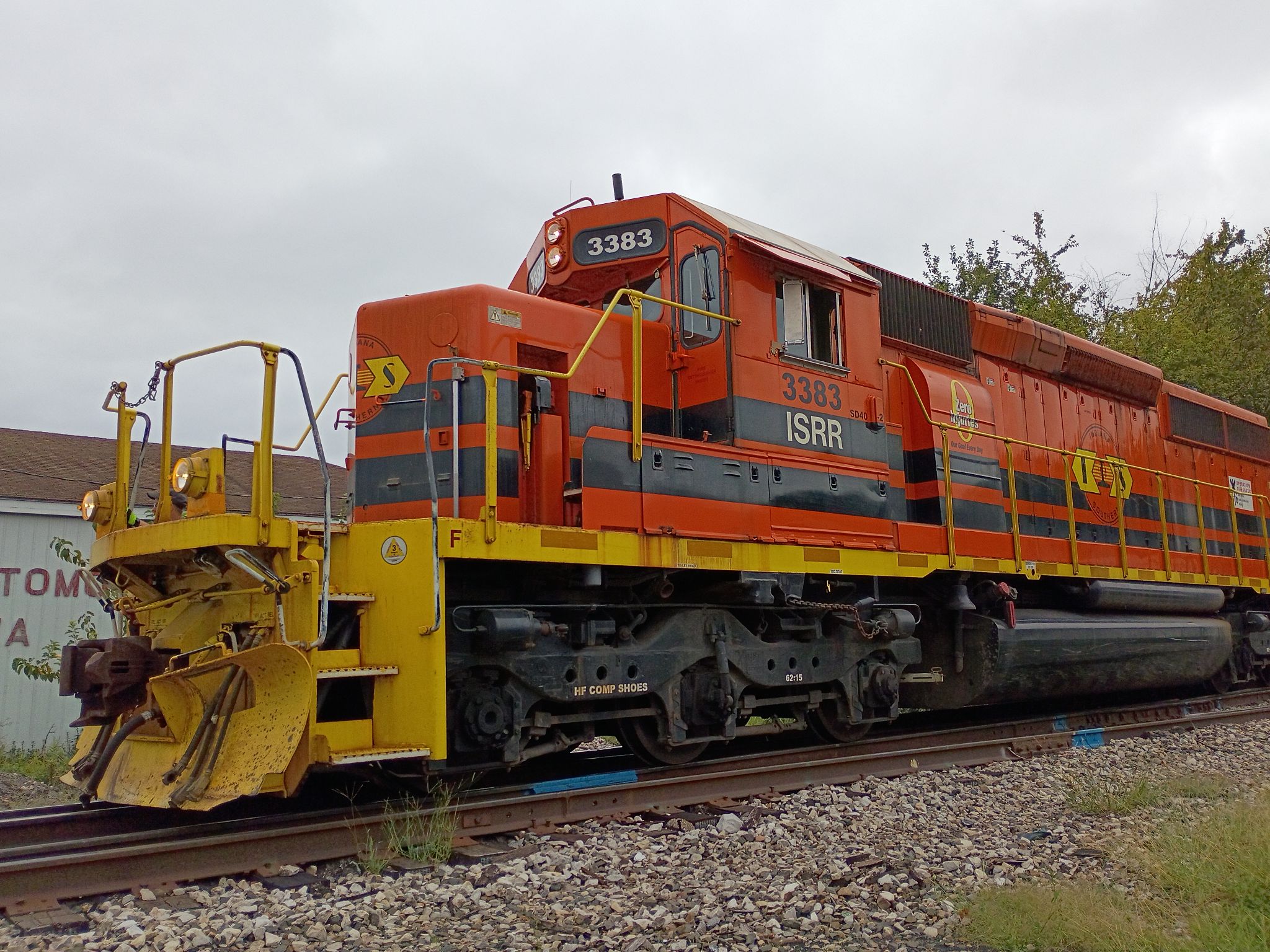 FMR/TOWNS基本DOSツールズ SD40-2 locomotive 3383 leads freight train to Petersburg, Oakland