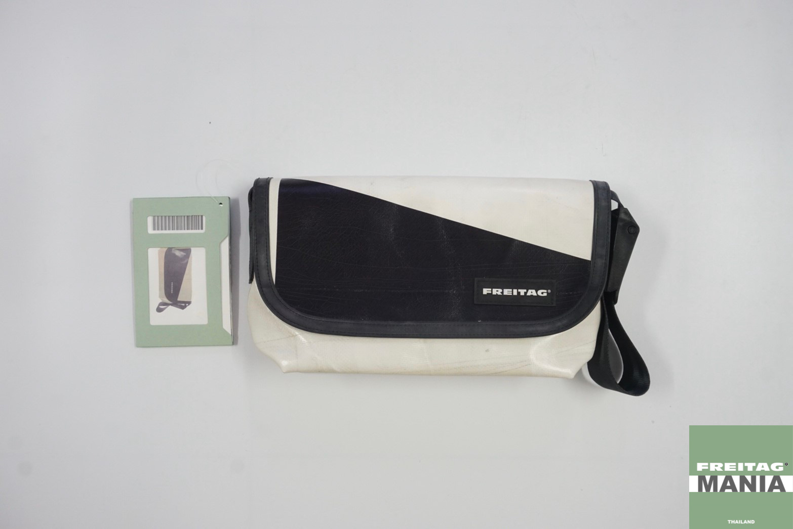 Freitag Mania - Hawaii **ขาว ดำ** SOLD THB. New with tag ⠀... | Facebook