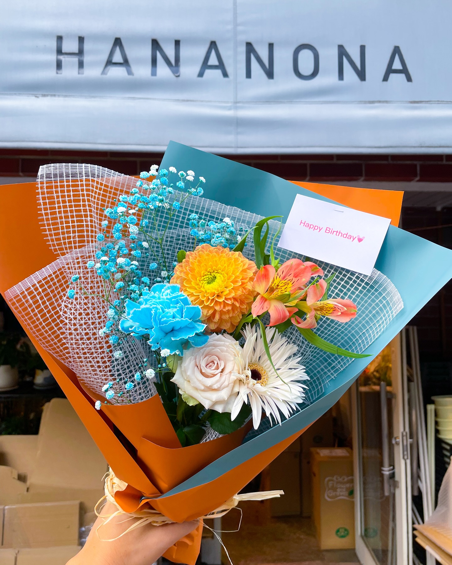花束 オレンジとブルーの配色がかわいいブーケです。 画像のように