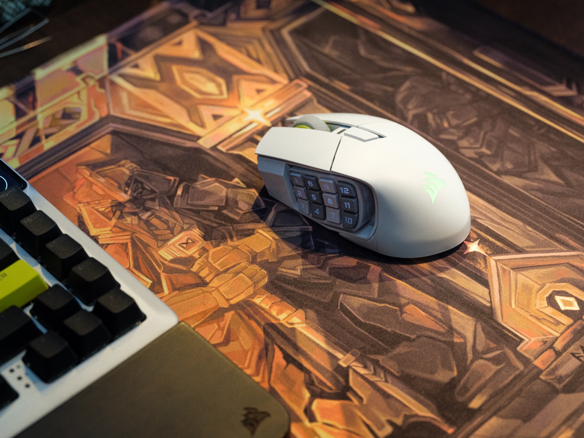Corsair White Scimitar Elite Wireless SE mouse
