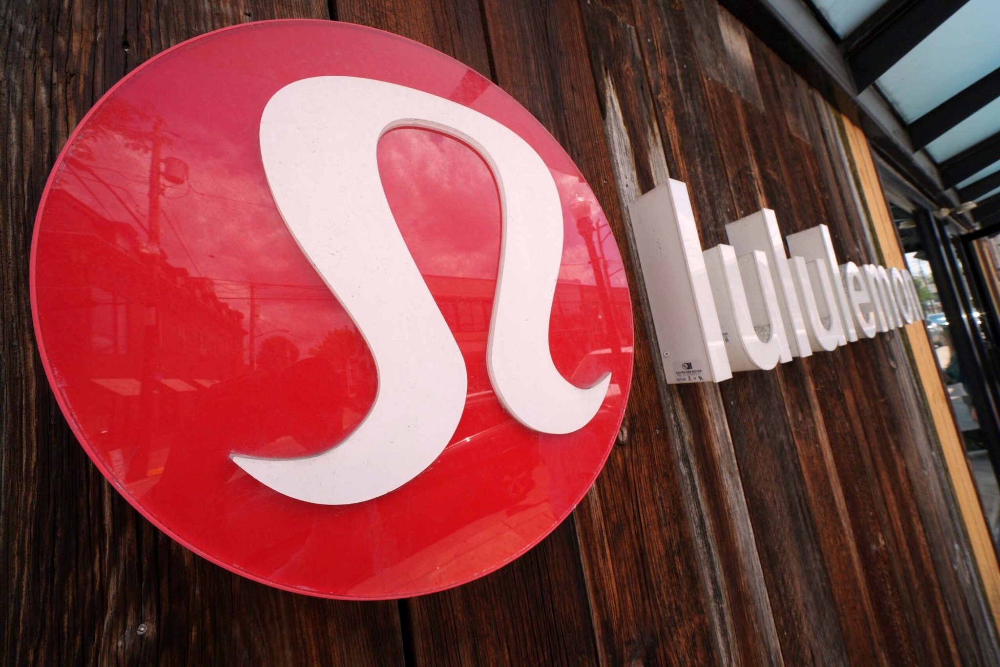 Smooth - Lululemon Suing Costco Over Knock Off Designs - According to ...