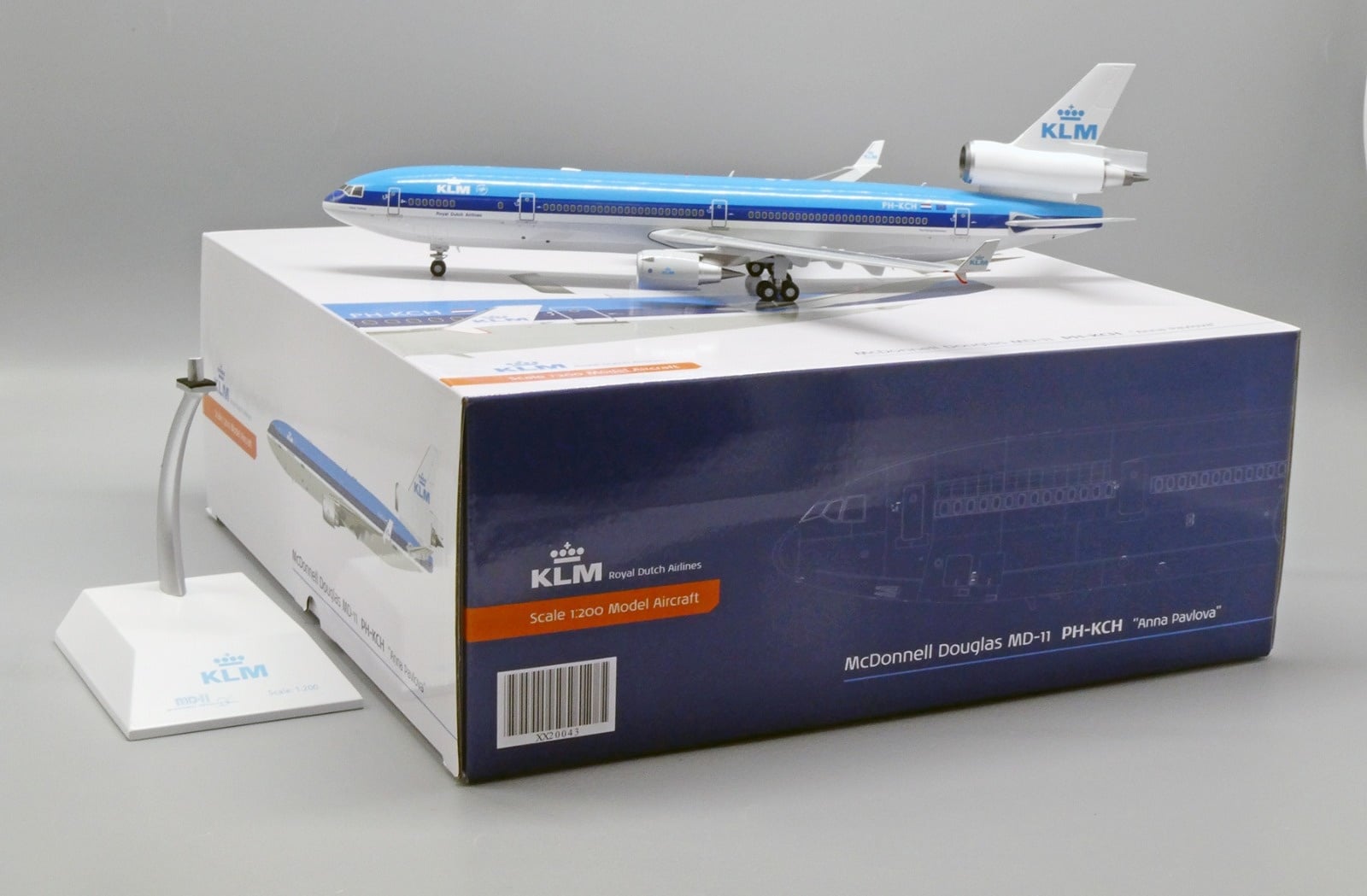 Harlequin Air MD-81 model by JC Wings