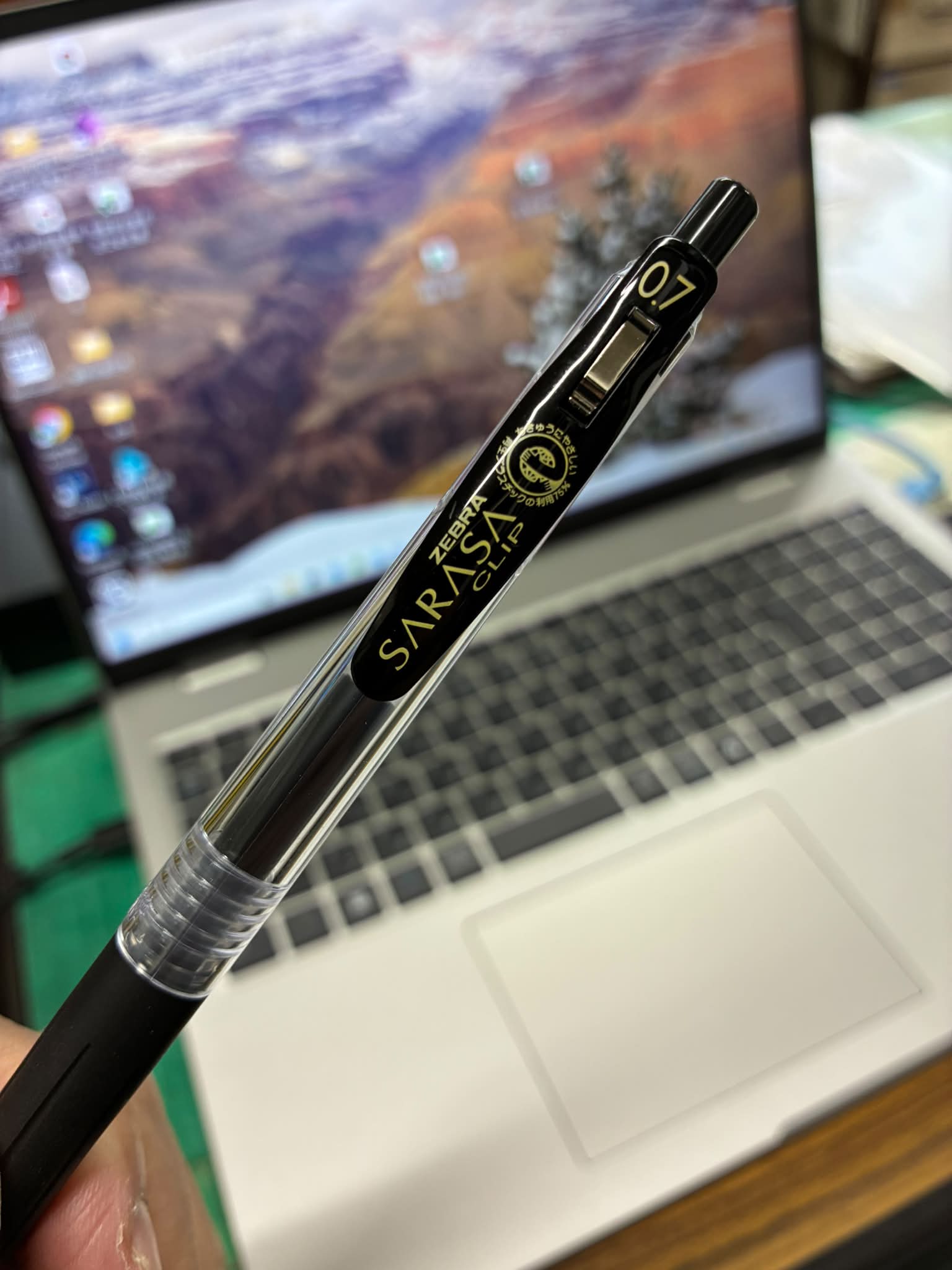 文具女子博のクリームソーダ、ダブルベリーのユニボールワンPを買い