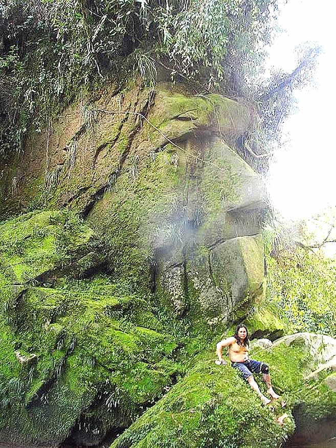 CODIGO - 🌿👁️ El misterio del Rostro de Harákmbut en la Amazonía. En lo ...