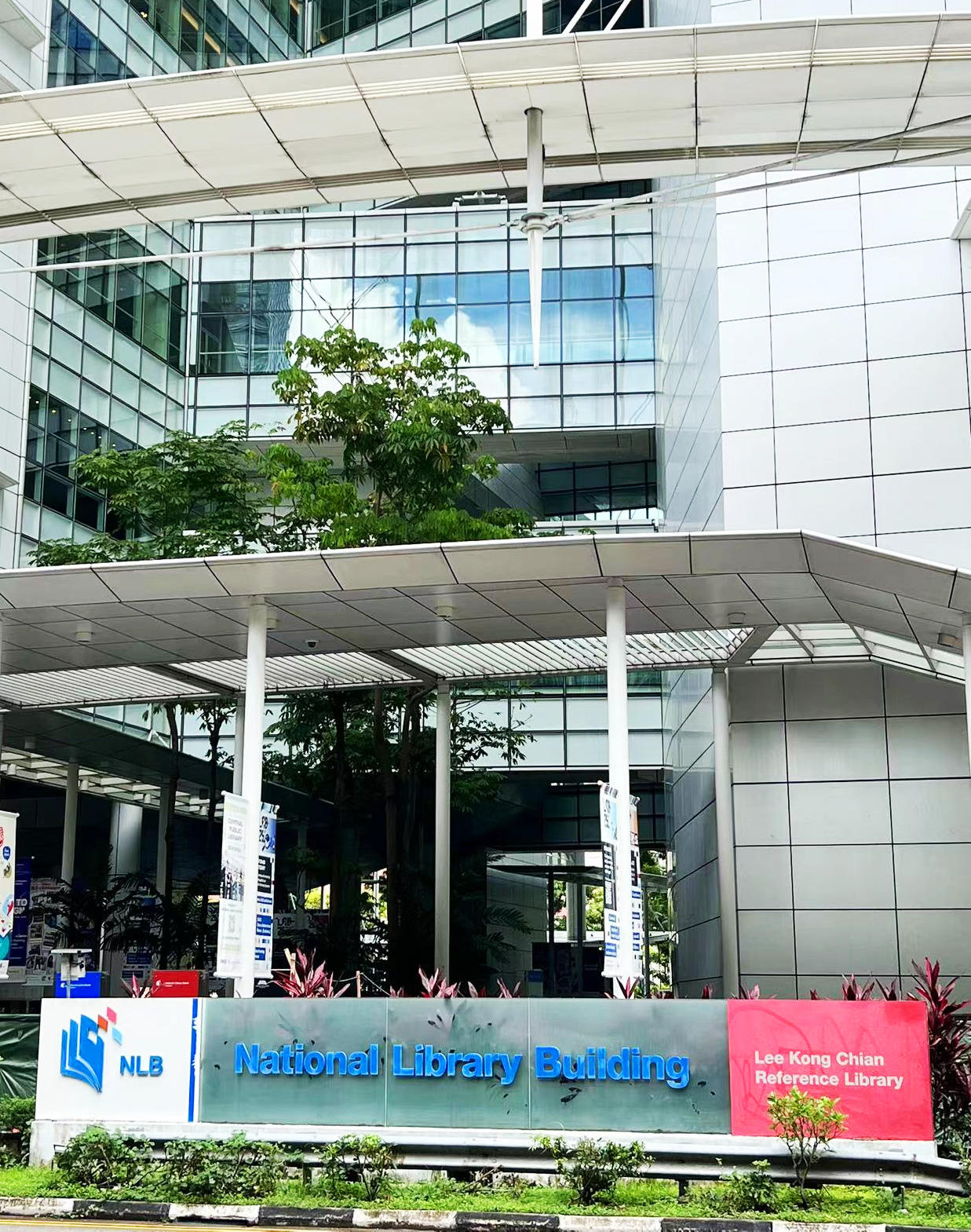 LIULI - 新加坡國家圖書館 National Library, Singapore (NLB) 外觀。 取自NLB官網 https ...