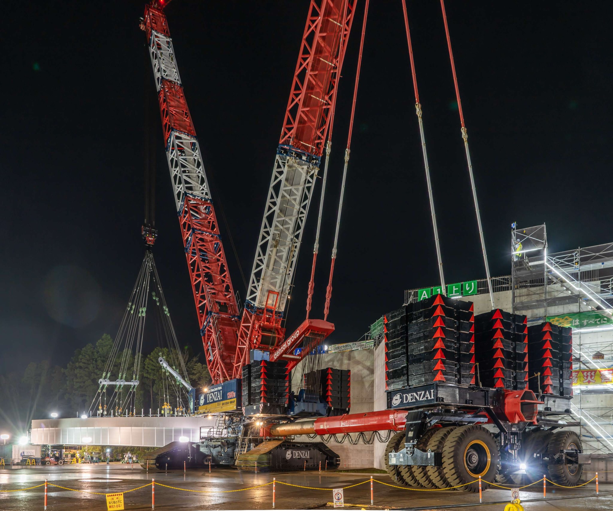 Back in August, our 1350t crawler crane LR11350 lifted a bridge