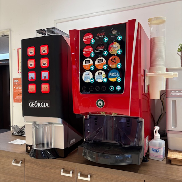 ドリンクバーリニューアルのお知らせ】 店内のドリンクバーマシンが 