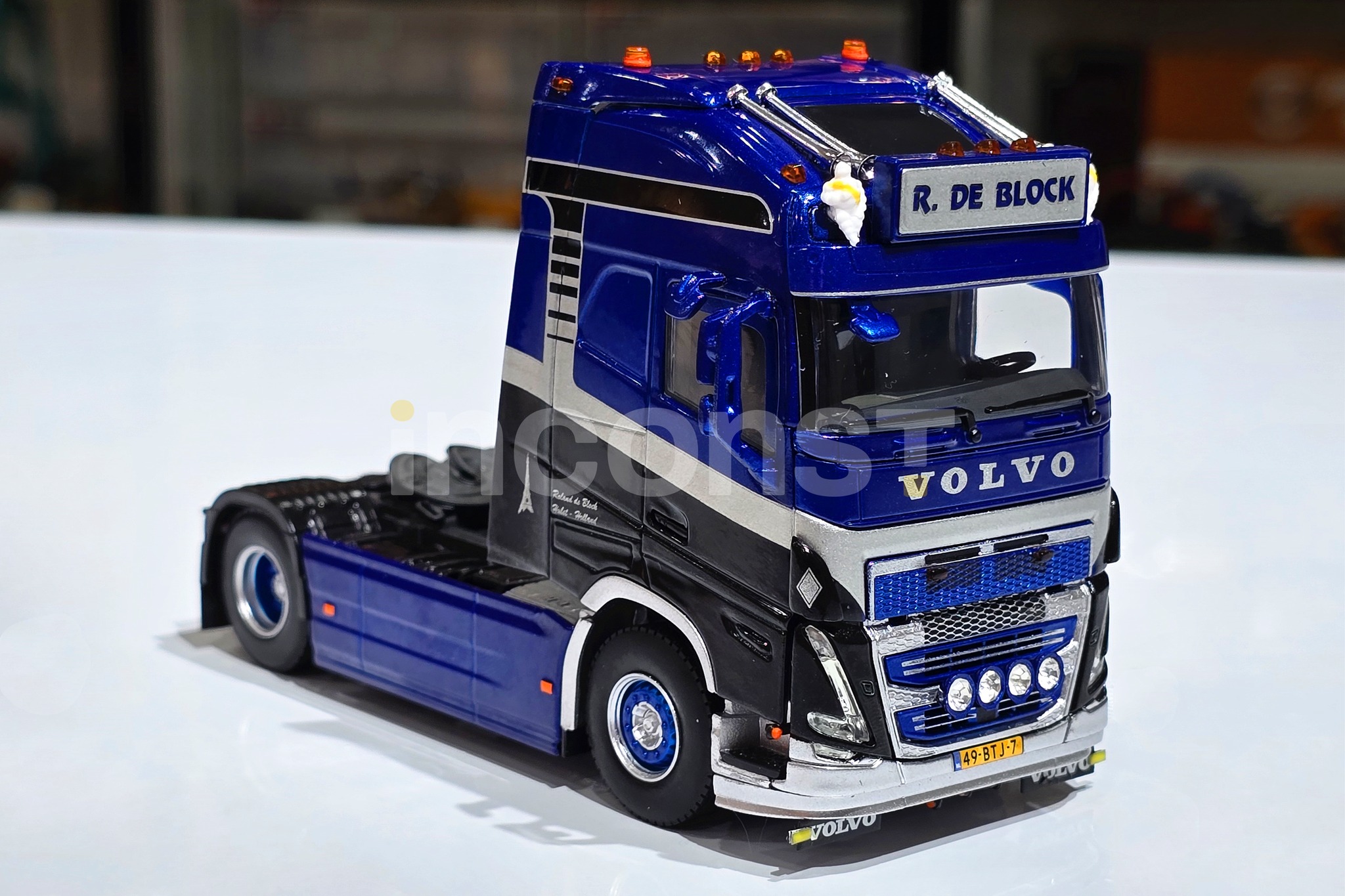 Volvo FH16 GL 750 XXL, Car transporter including PoRSche 911 GT2 RS /blue - decorated