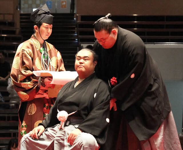 第62代横綱・大乃国師匠 気軽に写真撮影に応えて下さいました