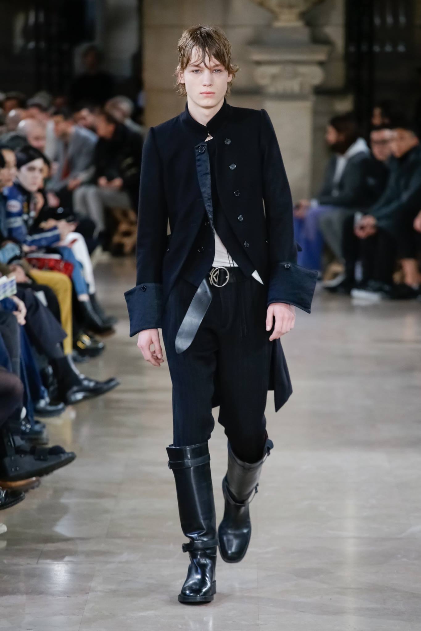 Broche Ann Demeulemeester Pour Homme - Rosette Noire Rayurée, Style Dandy, Fait Main En Belgique