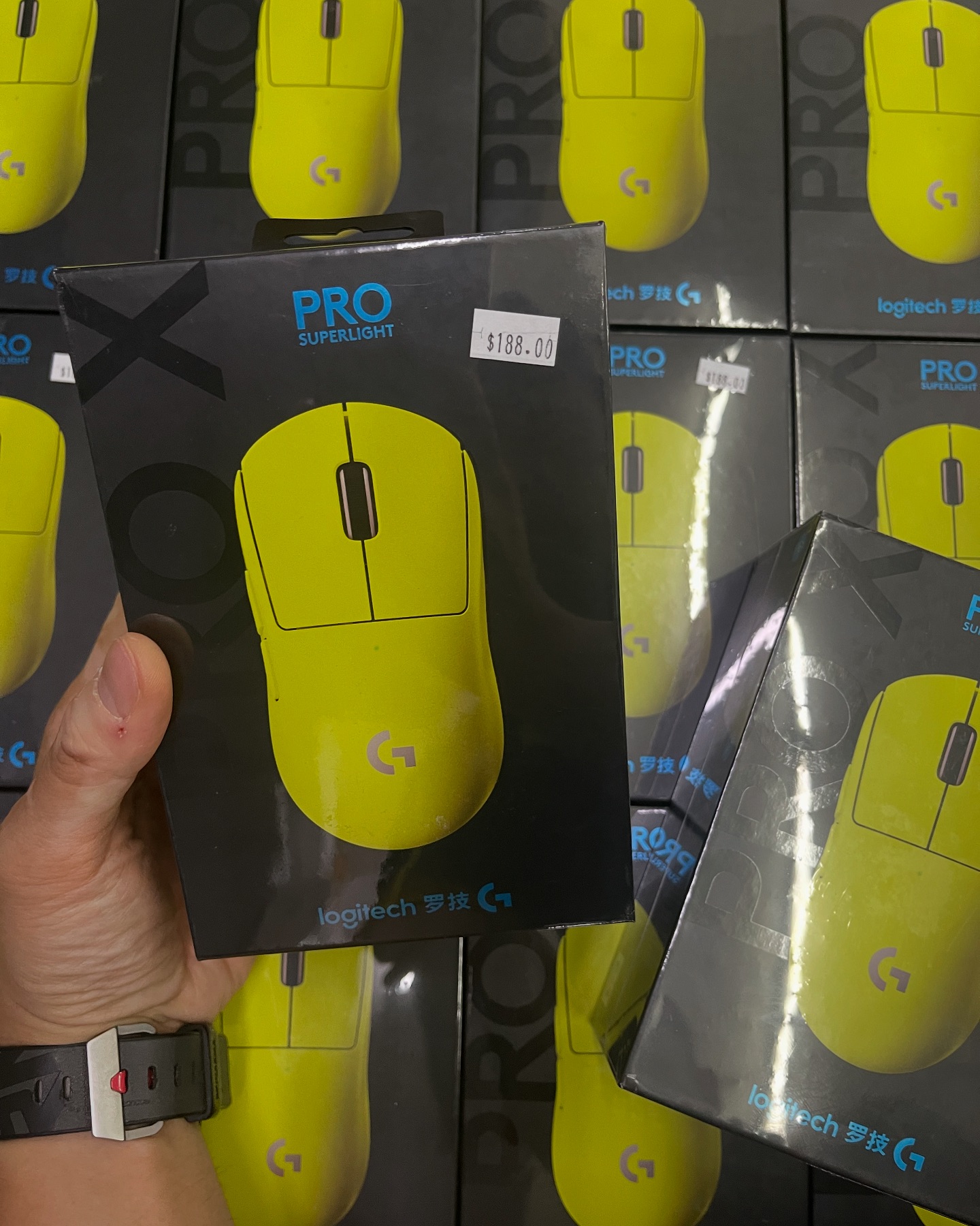 🔥 Precision just got a splash of color! 🔥 The Logitech Pro X