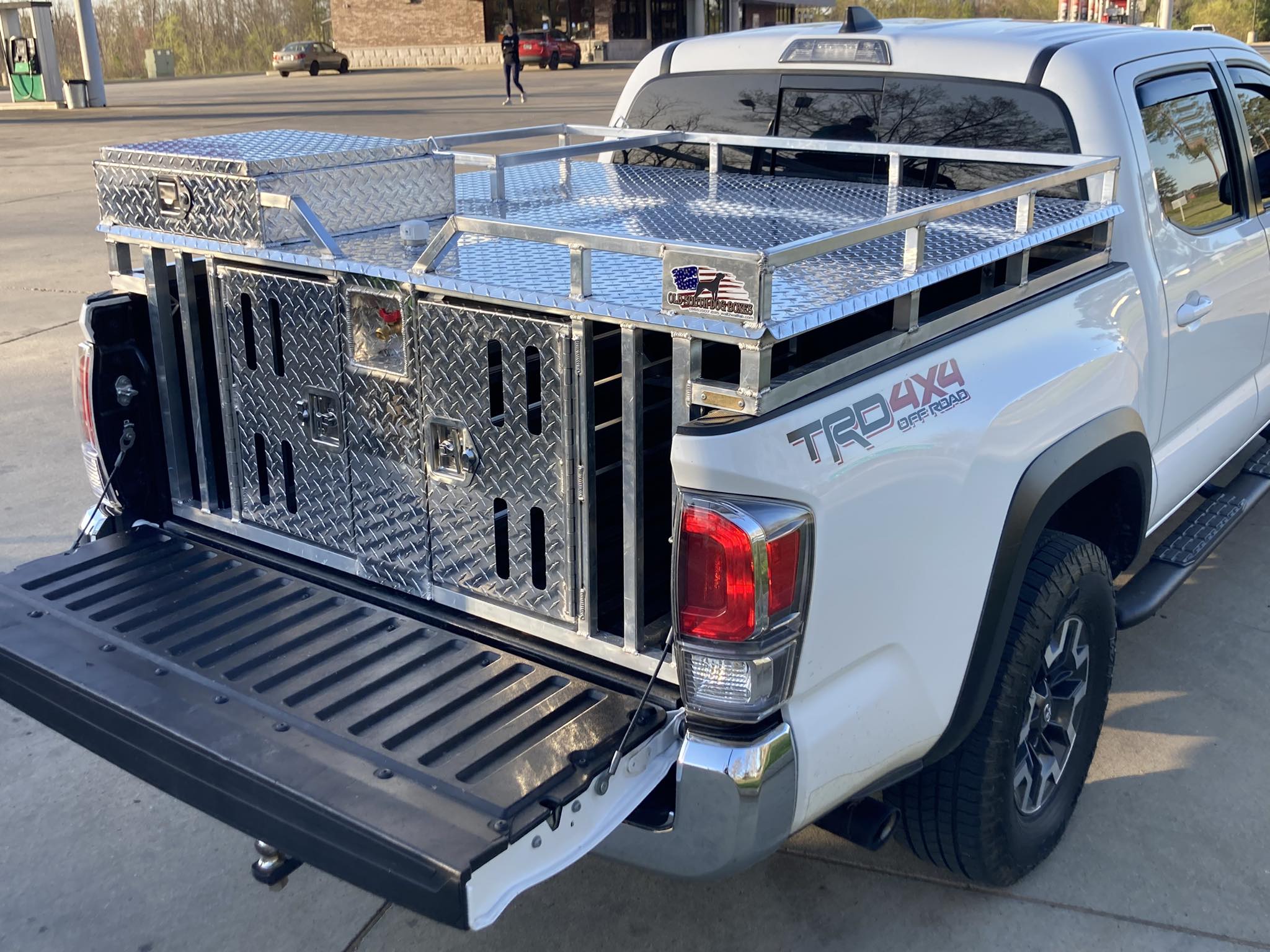 Old - Toyota dog box. Tacoma full bed with recessed water, collar box ...