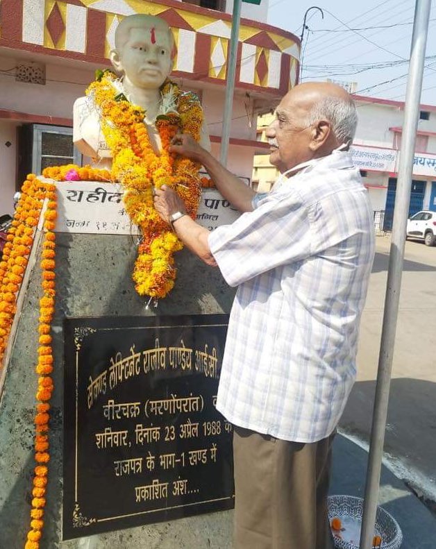 Lt Col R P Pandey paying homage to his... - Indian Army Fans | Facebook